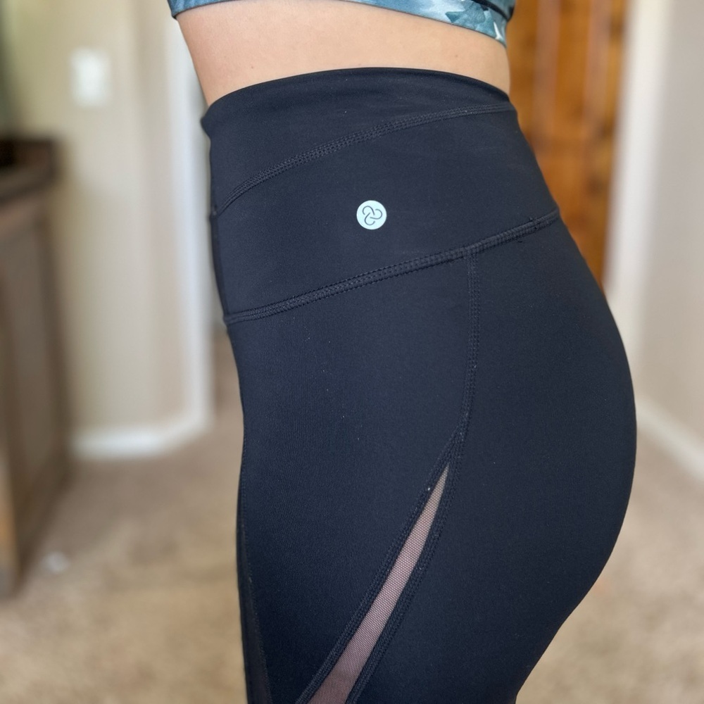 Black High-Waisted Leggings with Mesh Detail